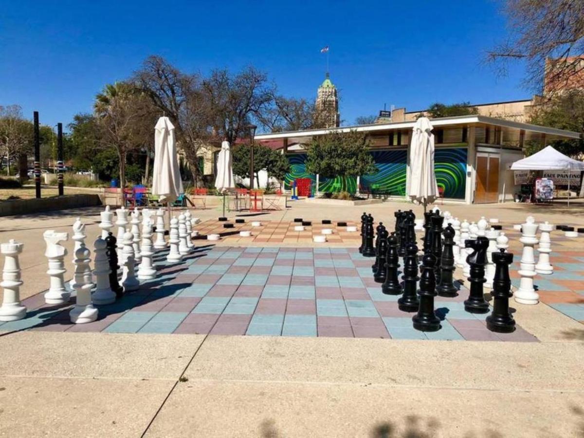 Spectacular 3 Bedroom 2 And A Half Ba Near Downtown *